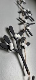 DIY  mistletoe slinger