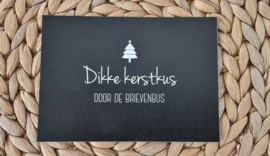 Dikke kerstkus door de brievenbus