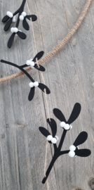 DIY  mistletoe slinger