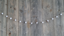 DIY winter pompon slinger