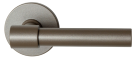 Hipi Deux+ Mocca blend deurkruk 141,5 mm op ronde rozet