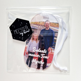 Gepersonaliseerde acryl hanger juf of meester met eigen foto | ovaal