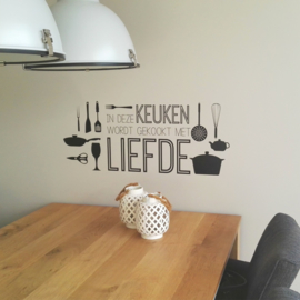 Muursticker 'In deze keuken wordt gekookt met liefde'