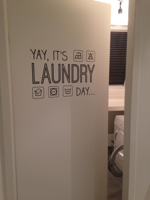 Muursticker Yay It S Laundry Day Badkamer Toilet En Wasruimte Ilse Stickerdesign