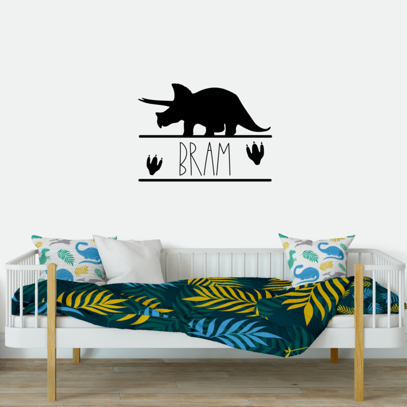 Lichaam gehandicapt Triatleet Muursticker 'Triceratops' met eigen naam | Kinderkamer | Ilse Stickerdesign