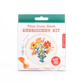 Kikkerland Mini embroidery kit  flower