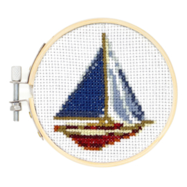 Kikkerland Mini embroidery kit sail
