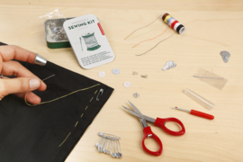 Kikkerland Emergency sewing kit