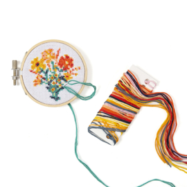 Kikkerland Mini embroidery kit  flower