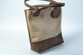 Bruine leren shopper met koeienvacht