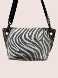 Zwart leren schoudertas Lieve met zebraprint mt M