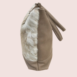 Olijfkleurige leren shopper Meis met koeienvacht