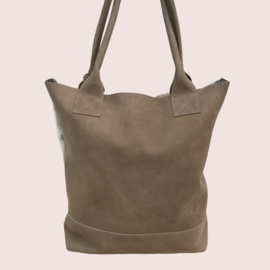 Olijfkleurige leren shopper Meis met koeienvacht