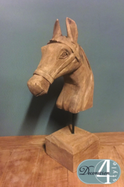 houten paard op standaard