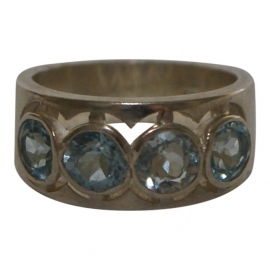 Zilveren ring met blauwe zirkonia