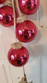 Oude tros kerstballen in fuchsiaroze! met Lametta. G.D.R. -