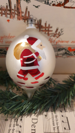 Oude/antieke kerstbal: in Druppelvorm met bijzondere deco kerstman