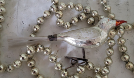 Oude/antieke kerstbal: Vogel in zilver op knijper