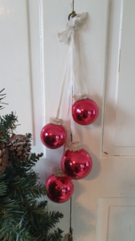 Oude tros kerstballen in fuchsiaroze! met Lametta. G.D.R. -