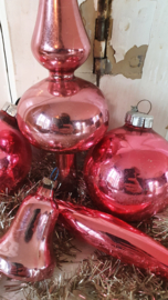 5 delige set oude kerstballen met piek. In roze!