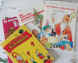 Set van 4 Nostalgische SINTERKLAAS Rijmenboekjes. Ca. 1980 - 1990