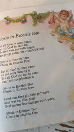 uit ca. 1980: BOEK met PLAAT (single) Vrolijk Kerstfeest. Prachtige illustraties J.C. van Hunnik.