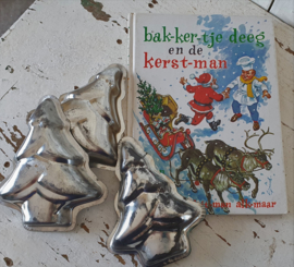 Boekje Bakkertje Deeg en de kerstman + 3 bakvormen kerstboom/dennenboom