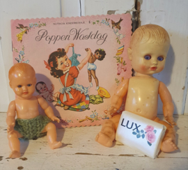 POPPENWASDAG! 2 schattige oude popjes + NUTRICIA boekje + LUX zeepje