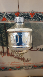 Oude kerstbal: Lampion - lantaarn. Besuikerd