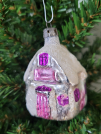 Oude/antieke kerstbal: Huis met roze/paarse accenten