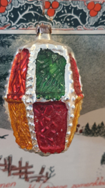 Oude/antieke kerstbal: Lampion in kerstkleuren!