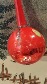 Antieke kerstbal: Fantasievorm in rood