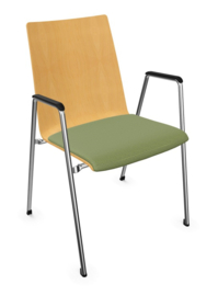 Zaalstoel Brunner First Place 4505A met armleggers, houten schaal en beklede zitting