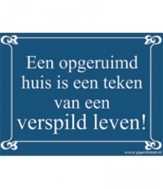 Een opgeruimd huis is een teken van een verspild leven! (Breedte 16 cm Lengte 21 cm) 