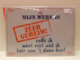 Mijn werk is ZEER GEHEIM! zelfs ik weet niet wat ik hier aan 't doen ben! (Breedte 16 cm Lengte 21 cm) 