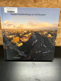 Boek tussen keukentrap en helicopter