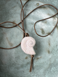 Ketting Schelp wit Grieks keramiek