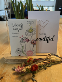 Brievenbuscadeautje Kaart en bloemetjes