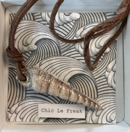 Ketting Chic Le Freak schelp grijs/bruin