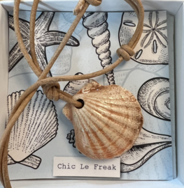Ketting Chic Le Freak schelp oranje