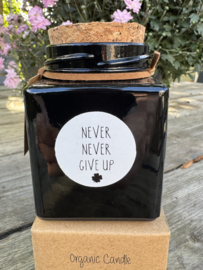 Geurkaars Never never give up