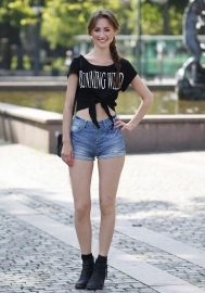 Crop top met tekst "Running Wild"