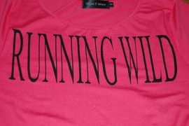 Crop top met tekst "Running Wild"