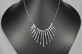 Zilverkleurige Ketting met Metalen Staafjes