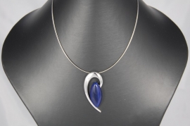 Zilverkleurige Ketting met Blauwe Steen