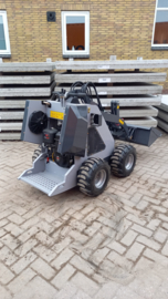 CMH S320 Skidster minishovel