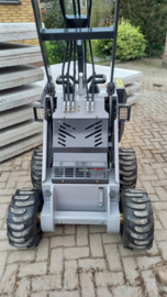 CMH S320 Skidster minishovel