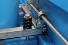 Werkplaatspers elektrisch met handlier 150 ton