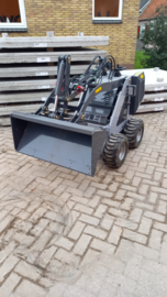 CMH S320 Skidster minishovel