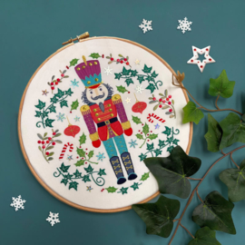 Bothy Threads - "Folk Christmas" (Broderie traditionelle)